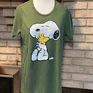 Mighty, fine, peanuts Green Snoopy hugging, Woodstock Graphic T-Shirt soft